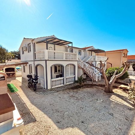 Apartmani Cvangic Vir Exterior photo