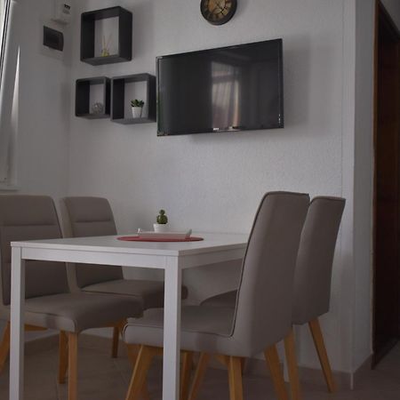 Apartmani Cvangic Vir Exterior photo