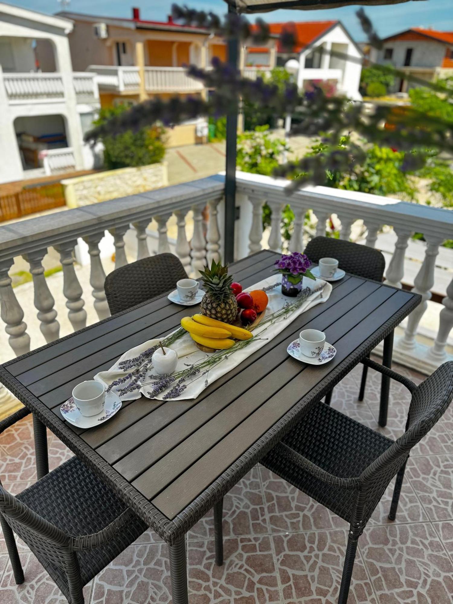 Apartmani Cvangic Vir Exterior photo