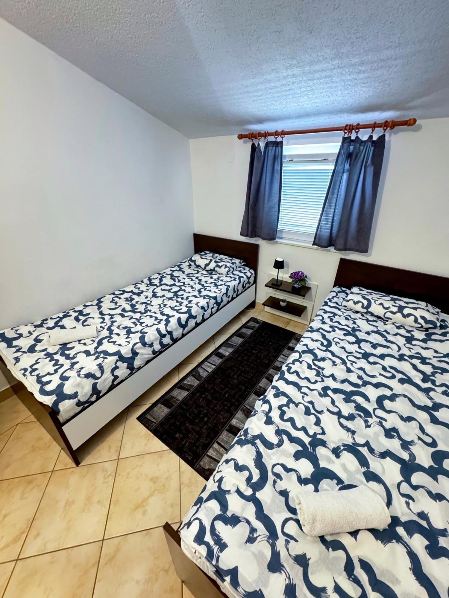 Apartmani Cvangic Vir Exterior photo