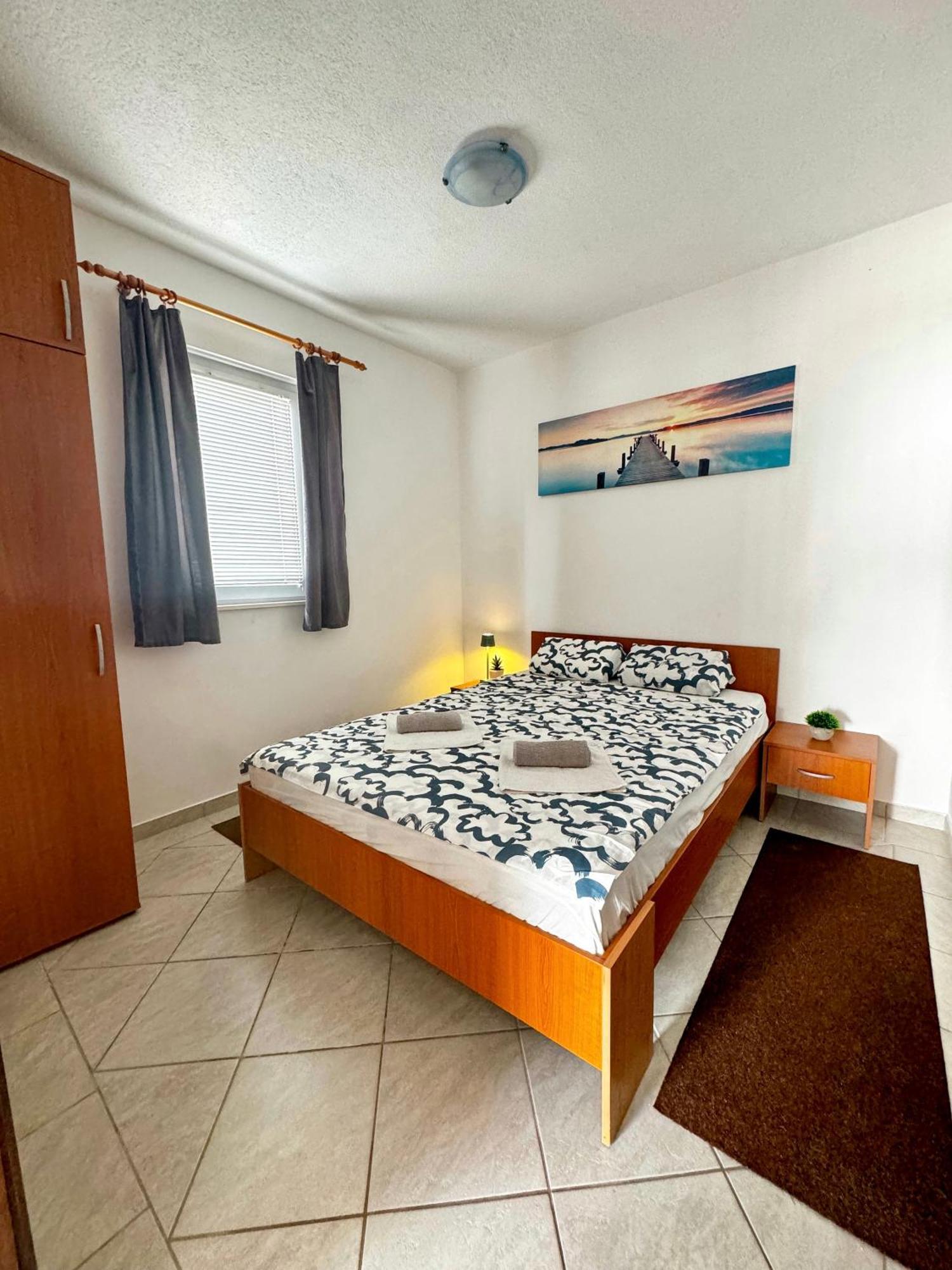 Apartmani Cvangic Vir Exterior photo