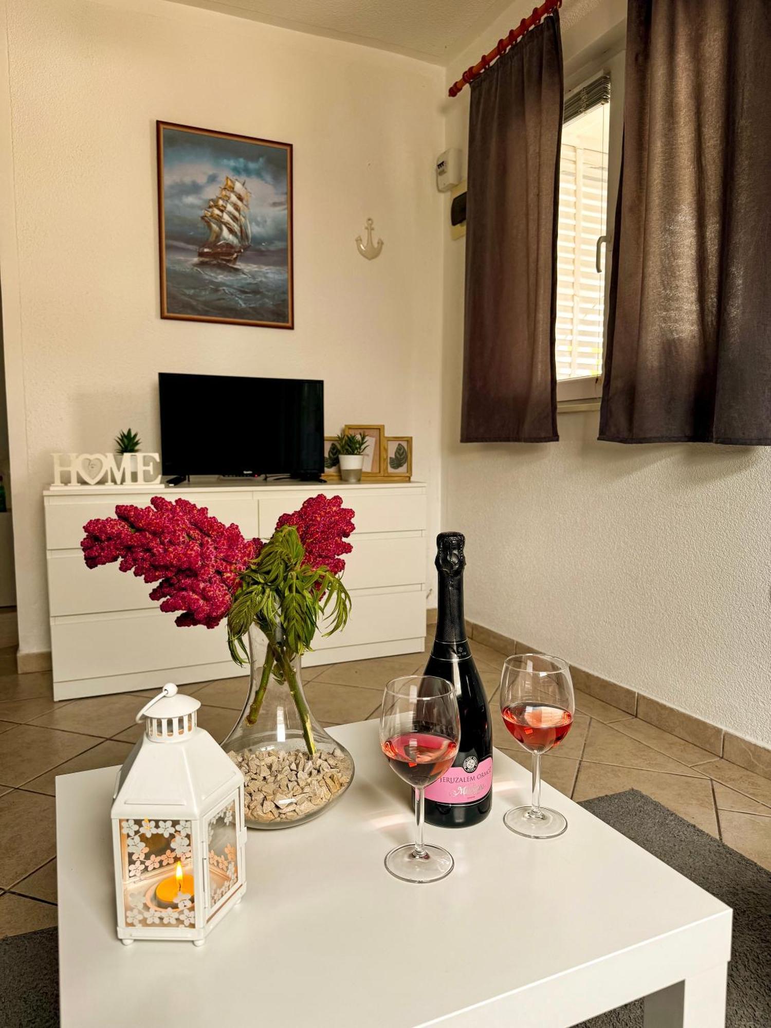Apartmani Cvangic Vir Exterior photo