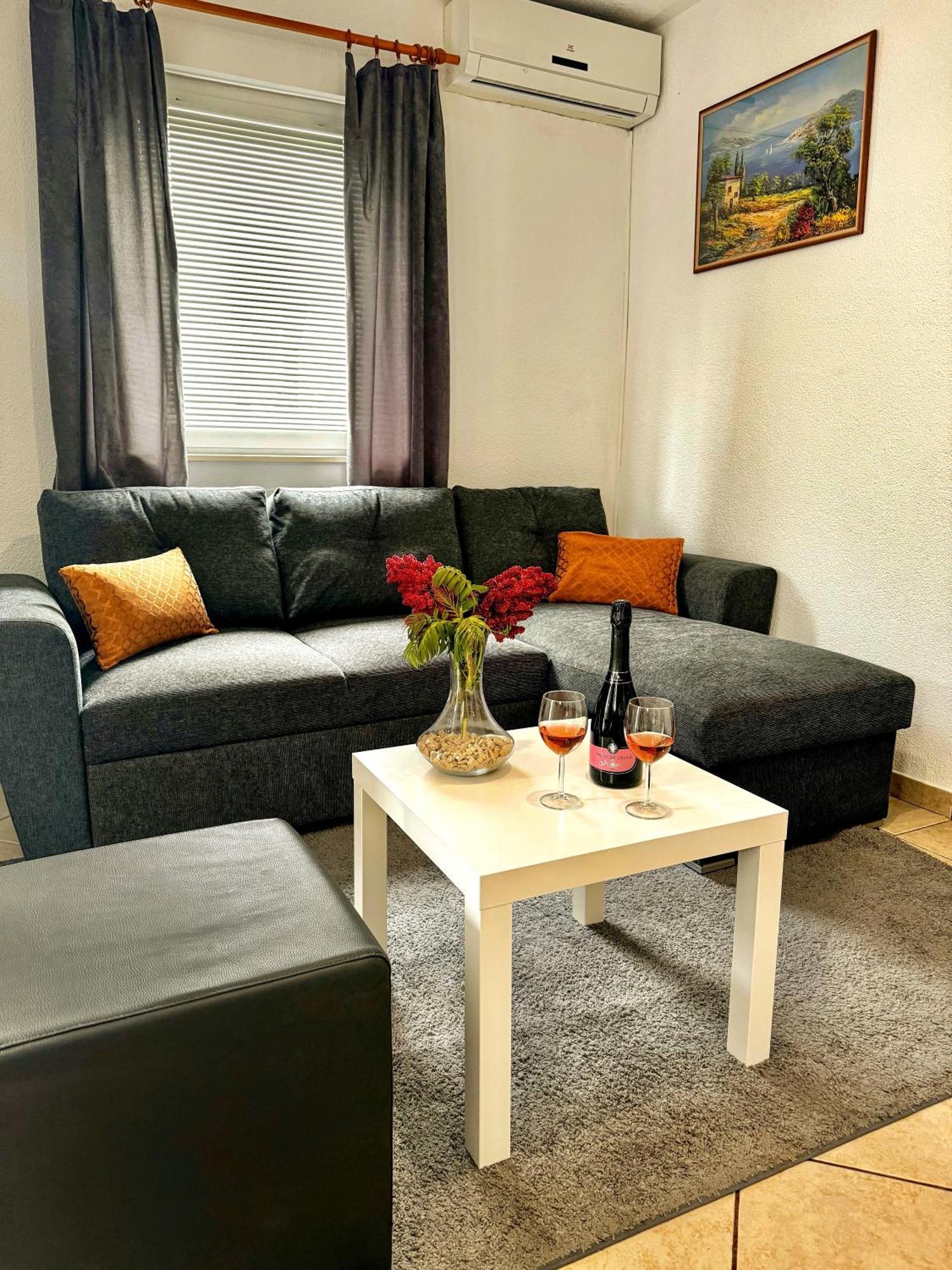 Apartmani Cvangic Vir Exterior photo